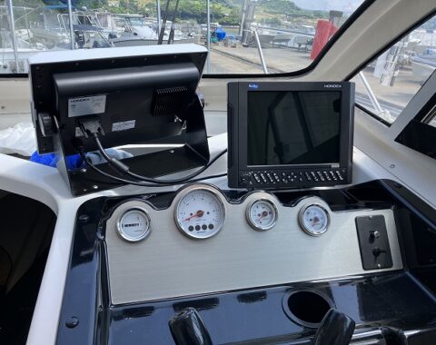 GPS魚探の新規取付と2ステーションモニターの艤装