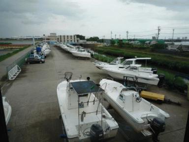 台風9号、現在、熱風に雨。