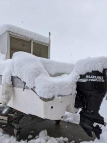 相当積もっています、雪続く。